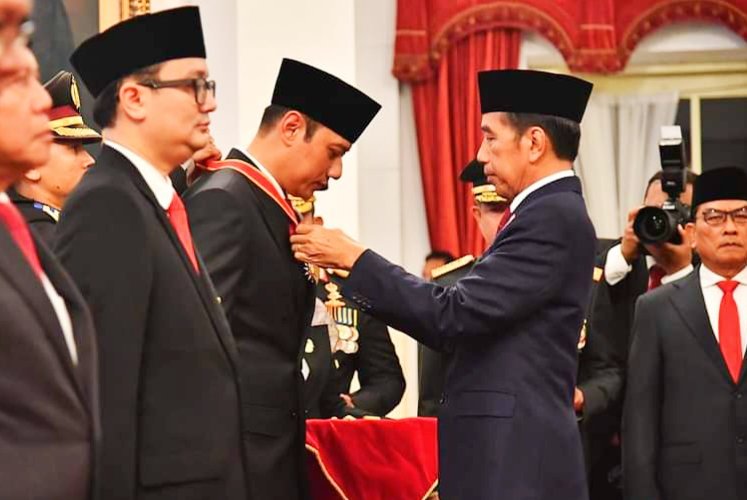 Berperan Aktif Dalam Bidang Pertanahan dan Tata Ruang, AHY Dianugerahi Bintang Mahaputra Nararya oleh Presiden Jokowi