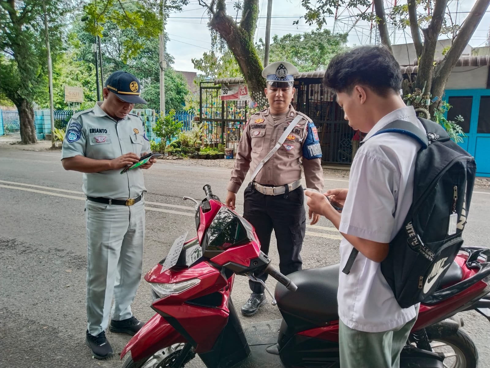 Tingkatkan Kepatuhan Pajak Kenderaan Bermotor, Polres Tebing Tinggi dan UPT Samsat Gelar Razia Gabungan